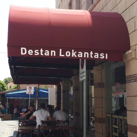 Restoran Girişinde Bordo Körüklü Tente Uygulaması - uygulama detayı 2
