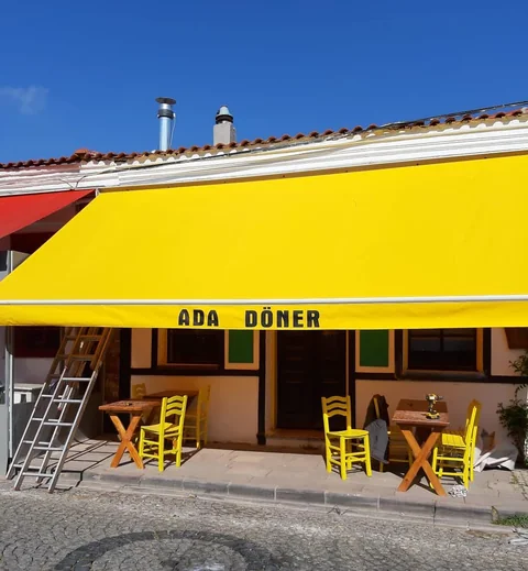 Restoran Cephesinde Sarı Mafsallı Tente