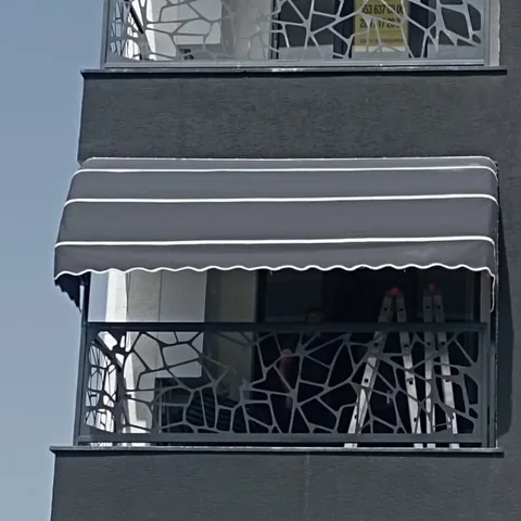 Balkonda Antrasit Pencere Tipi Tente