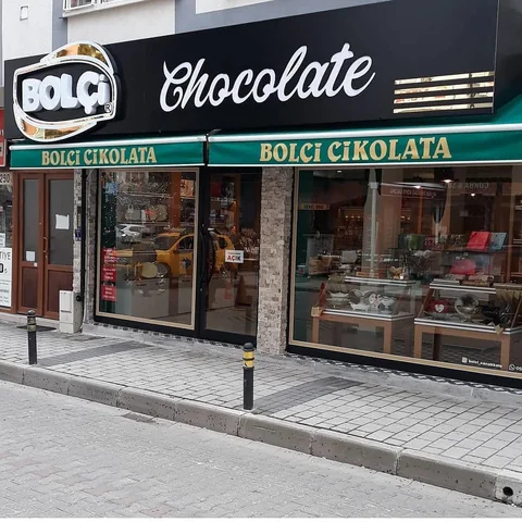 Kafe Cephesinde Yeşil Sabit Tente