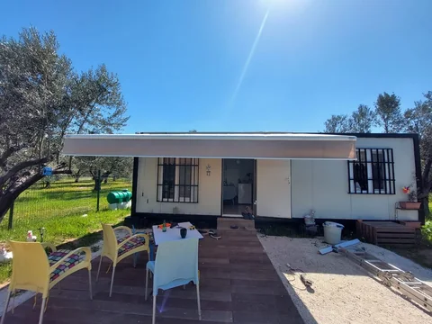 Villa Terasında Açık Renk Sabit Tente
